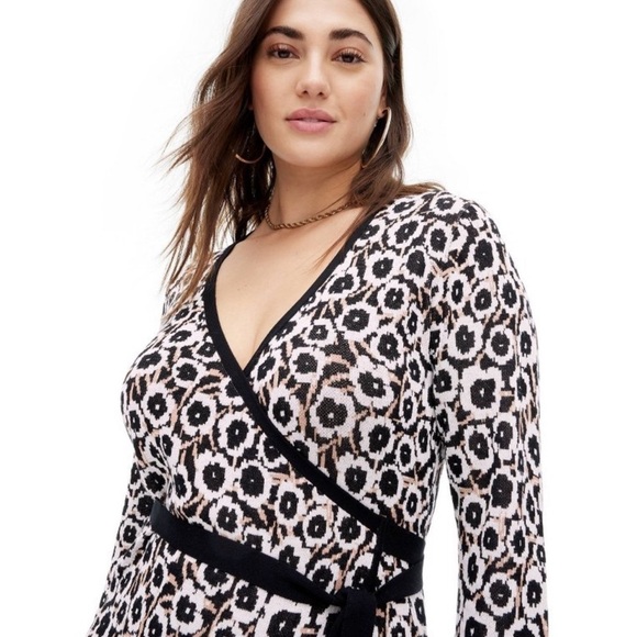DVF for Target NWT poppy wrap top sold out brand new - Picture 2 of 2